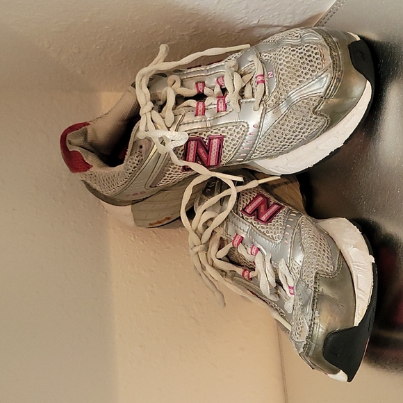 New Balance x Susan G. Moment for the Cure Breast Cancer Gray & Magenta …